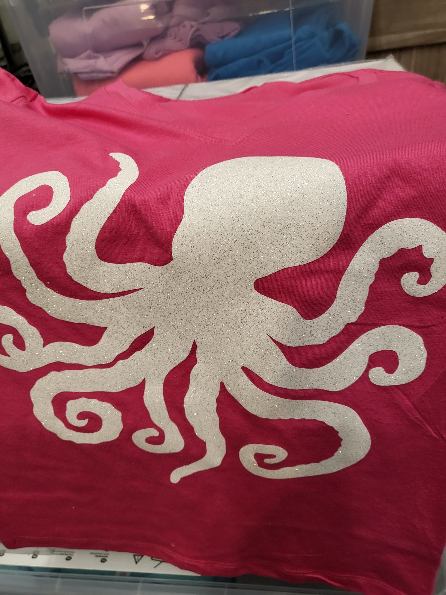 Sparkle Octopus short sleeve v-neck t-shirt